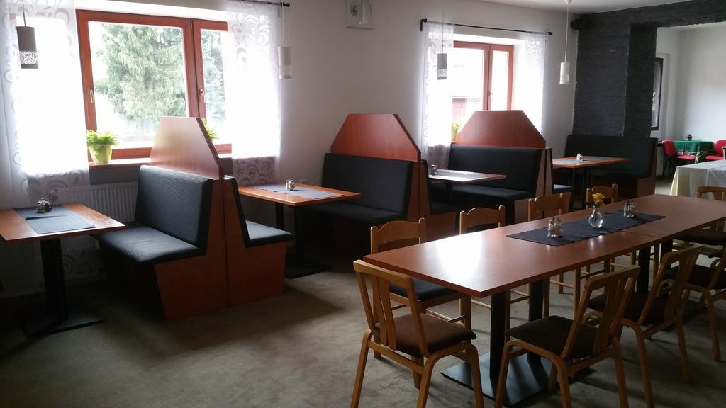 Hotel Koruna Roznov pod Radhostem Exterior foto