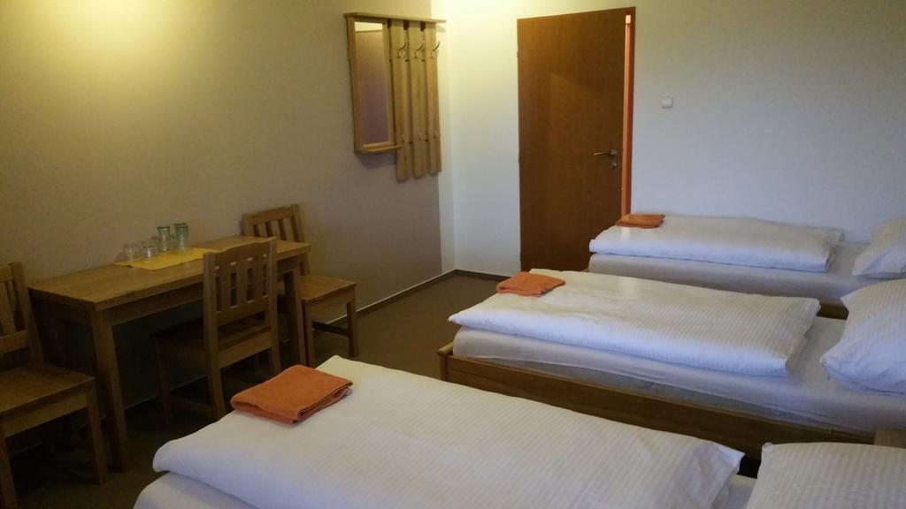 Hotel Koruna Roznov pod Radhostem Quarto foto