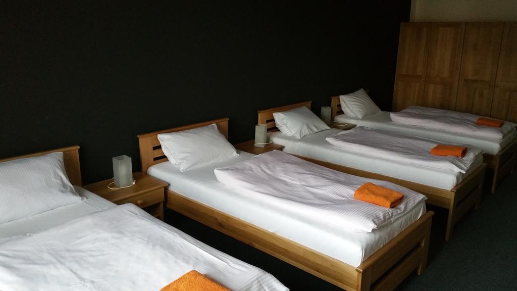 Hotel Koruna Roznov pod Radhostem Quarto foto